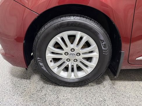 Used 2017 Toyota Sienna image 32