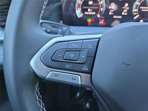 New 2026 Volkswagen Tiguan SE image 16