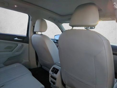 Used 2023 Volkswagen Tiguan SE w/ Panoramic Sunroof Package image 21