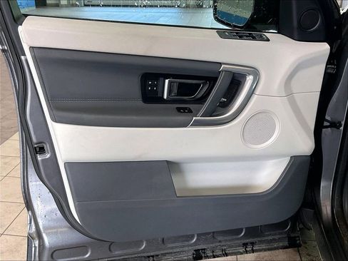 Used 2019 Land Rover Discovery Sport HSE AWD/4WD image 9