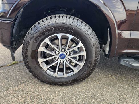 Used 2019 Ford F150 Lariat w/ Equipment Group 502A Luxury AWD/4WD image 12