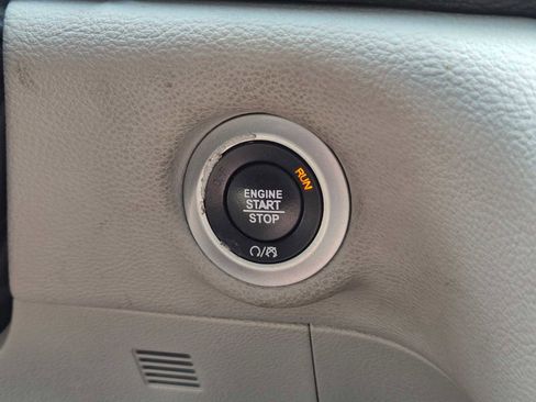 Used 2020 Chrysler Pacifica Limited FWD image 36