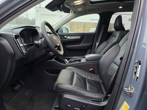 Used 2023 Volvo XC40 B5 Ultimate w/ Protection Package Premier image 20