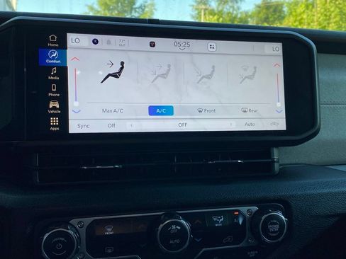 Used 2024 Jeep Gladiator Sport AWD/4WD image 15