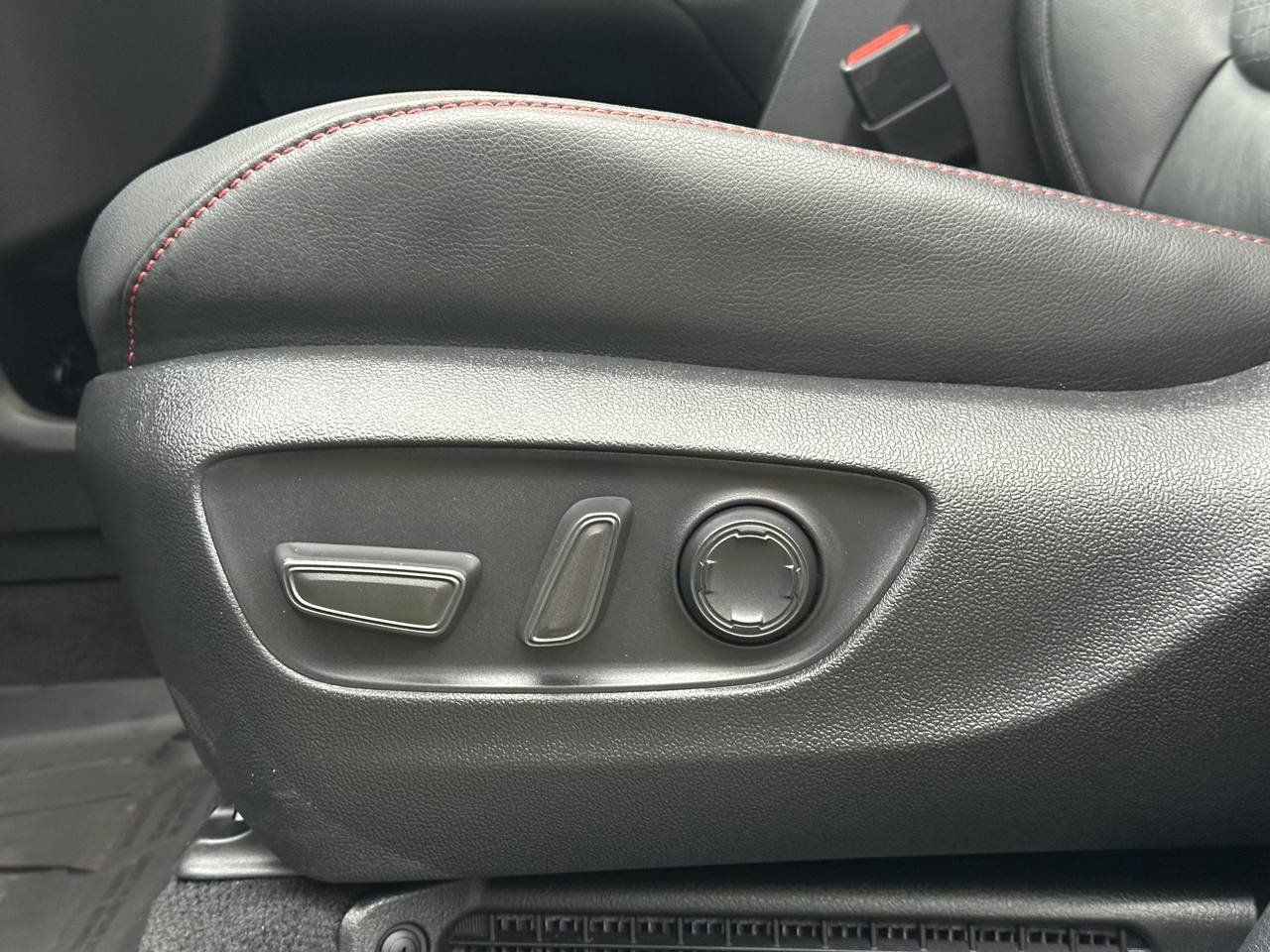 Used 2026 Toyota Sienna XSE AWD/4WD image 18