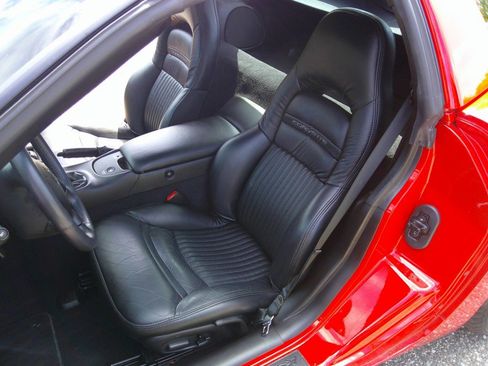 Used 2004 Chevrolet Corvette Coupe RWD image 40
