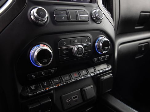 Used 2022 GMC Sierra 3500 AT4 w/ AT4 Preferred Package image 22