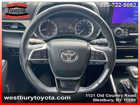 Used 2023 Toyota Highlander XLE image 17