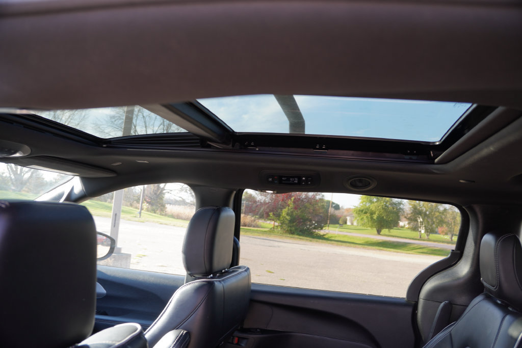 Used 2024 Chrysler Pacifica Premium FWD image 20