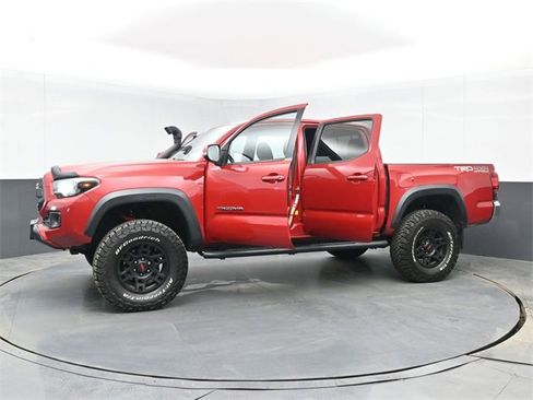 Used 2017 Toyota Tacoma TRD Off-Road w/ Tow Package (A/T) image 53