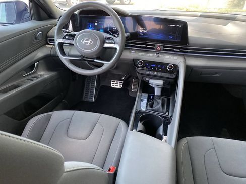 Used 2026 Hyundai Elantra SEL FWD image 15