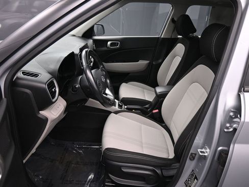 Certified 2021 Hyundai Venue SEL w/ Premium Package image 19