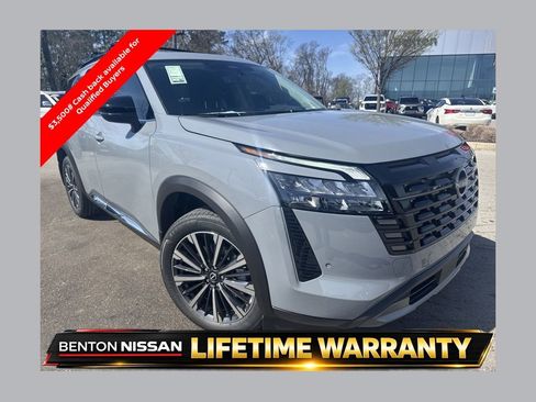 New 2026 Nissan Pathfinder Platinum image 1