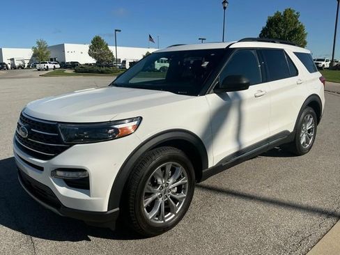 Used 2020 Ford Explorer XLT w/ Equipment Group 202A AWD/4WD image 3