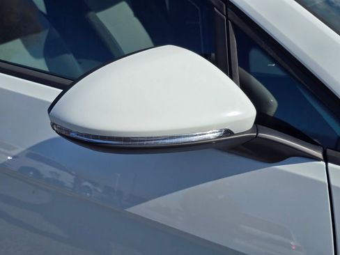 Used 2016 Volkswagen e-Golf SE w/ DC Fast Charging Package image 13