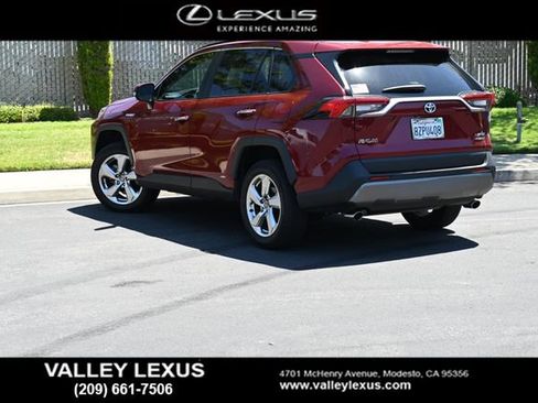 Used 2021 Toyota RAV4 Limited AWD/4WD image 4