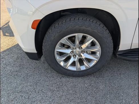 Used 2023 Chevrolet Suburban Premier image 5