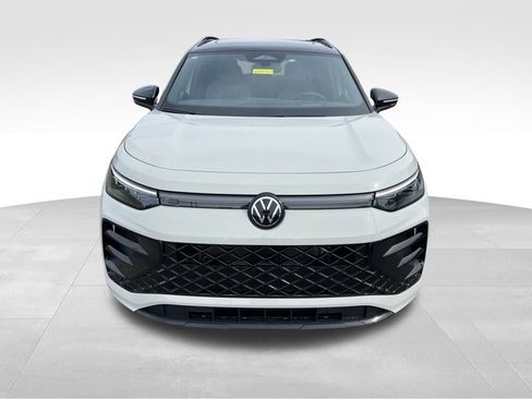 New 2026 Volkswagen Tiguan SE R-Line image 3