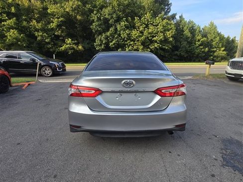 Used 2018 Toyota Camry LE FWD image 3