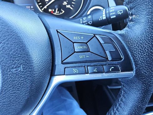 Used 2019 Nissan Rogue SV image 25