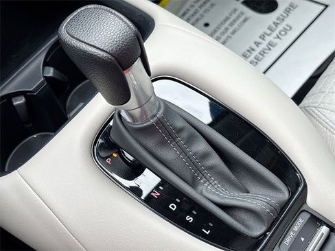 Used 2023 Honda HR-V LX image 25