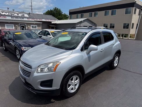 Used 2016 Chevrolet Trax LT w/ LT Sun and Sound Package AWD/4WD image 2
