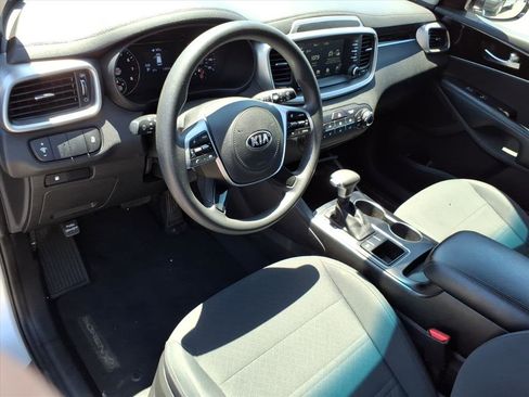 Used 2020 Kia Sorento L FWD image 11