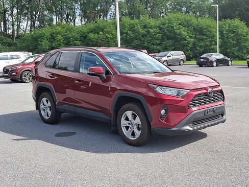 Used 2021 Toyota RAV4 XLE AWD/4WD image 3
