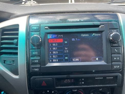 Used 2013 Toyota Tacoma PreRunner w/ SR5 Pkg RWD image 7