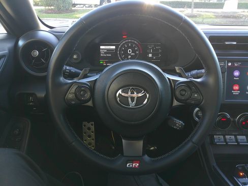 Used 2023 Toyota GR86 Premium image 19