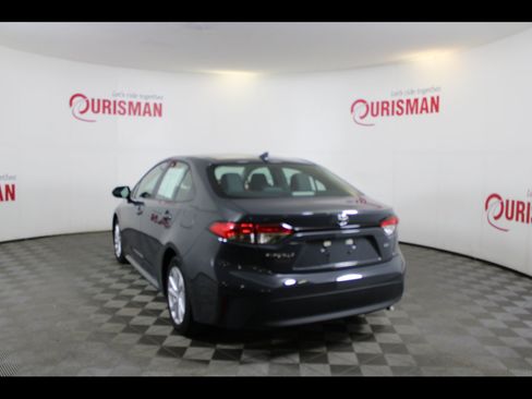 Used 2025 Toyota Corolla LE w/ LE Premium Package FWD image 6