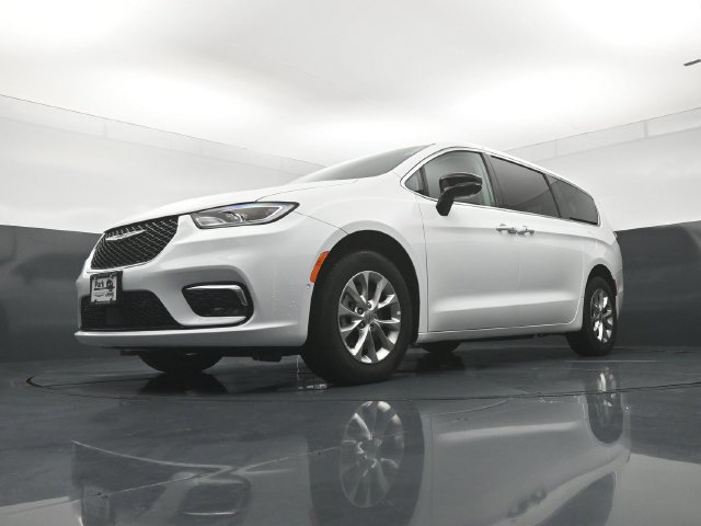 Used 2024 Chrysler Pacifica Touring-L AWD/4WD image 20