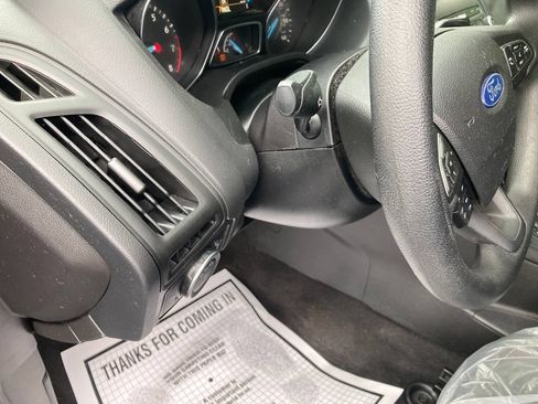 Used 2018 Ford Focus SE FWD image 17