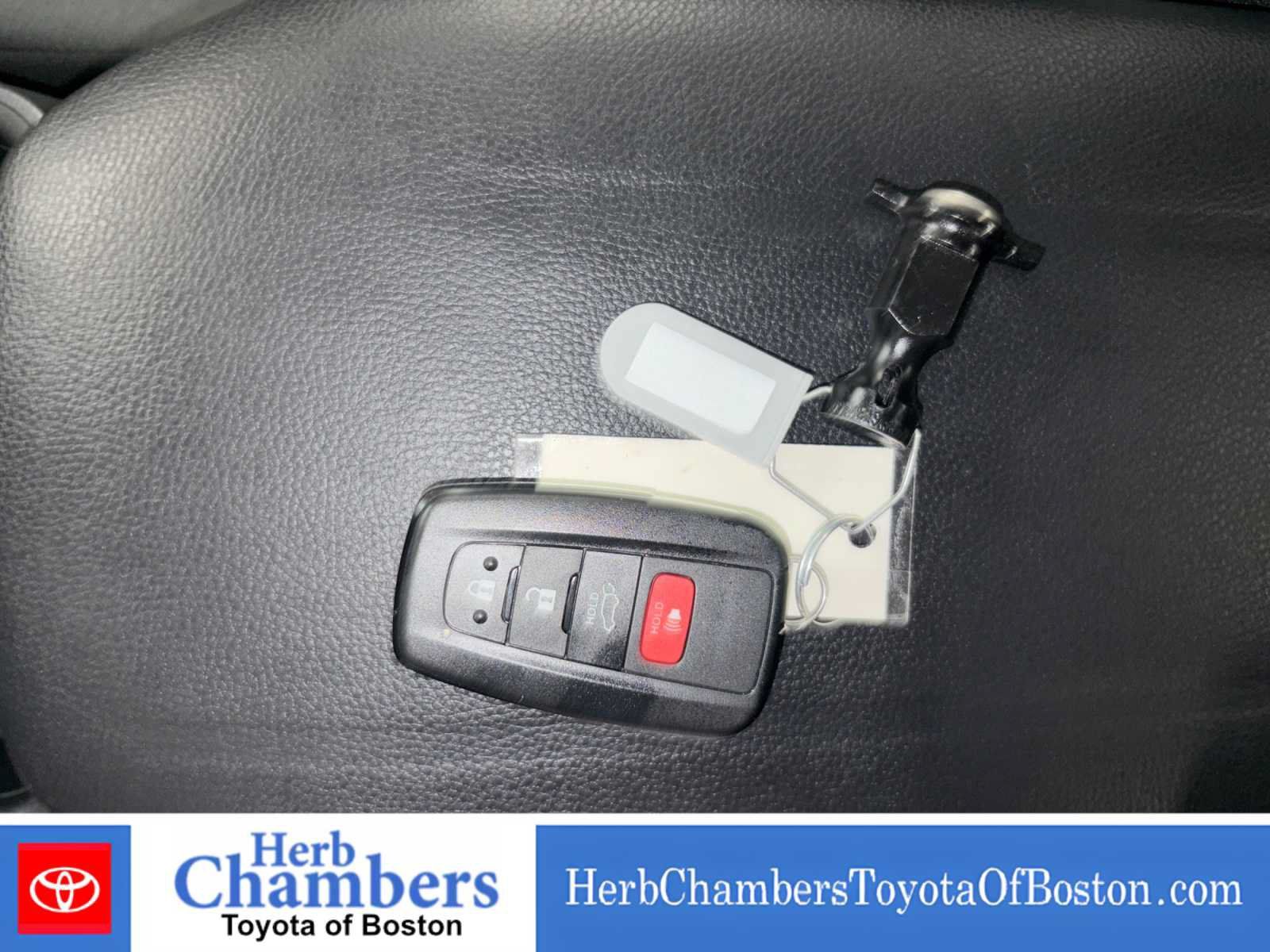 Used 2025 Toyota RAV4 XLE w/ Convenience Package AWD/4WD image 10