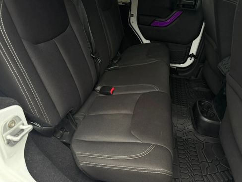Used 2013 Jeep Wrangler Unlimited Sahara w/ Connectivity Group AWD/4WD image 18