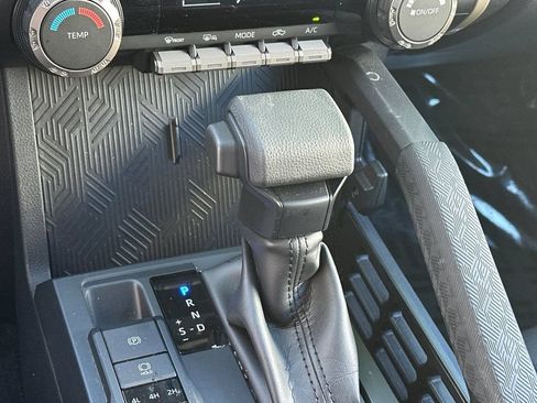 Used 2025 Toyota Tacoma SR5 AWD/4WD image 20