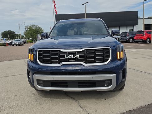 Used 2024 Kia Telluride SX w/ Towing Package FWD image 2