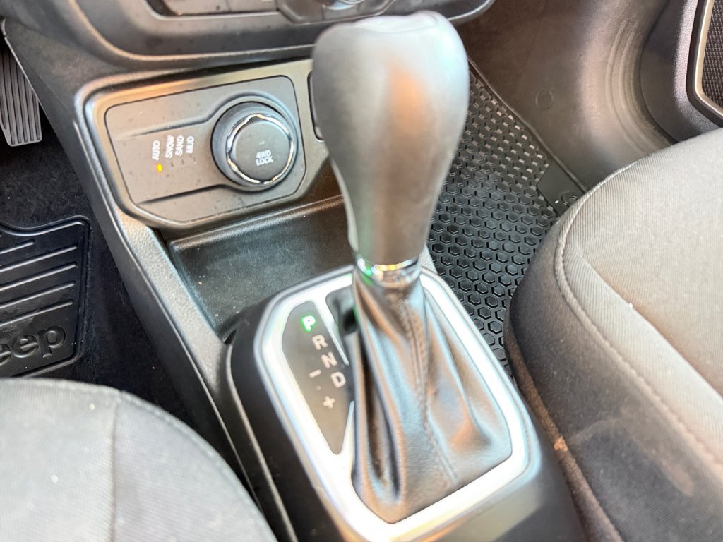 Used 2023 Jeep Renegade Latitude AWD/4WD image 30