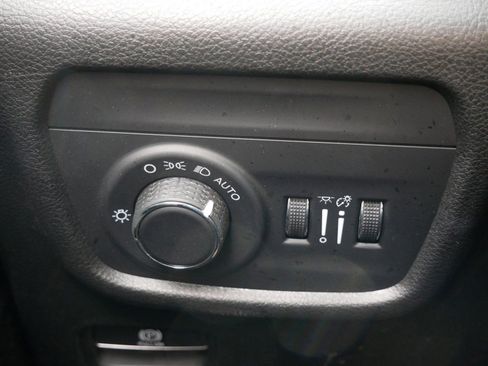 Used 2021 Jeep Grand Cherokee L Laredo image 27