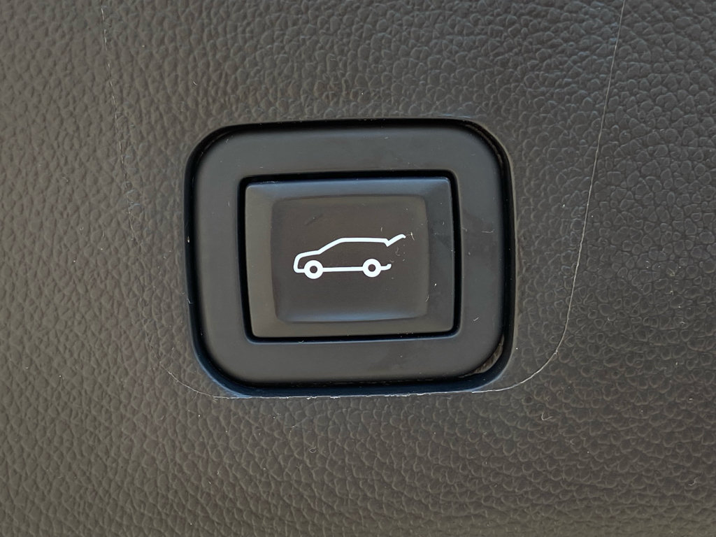 Used 2021 Chevrolet Traverse Premier w/ Redline Edition AWD/4WD image 14