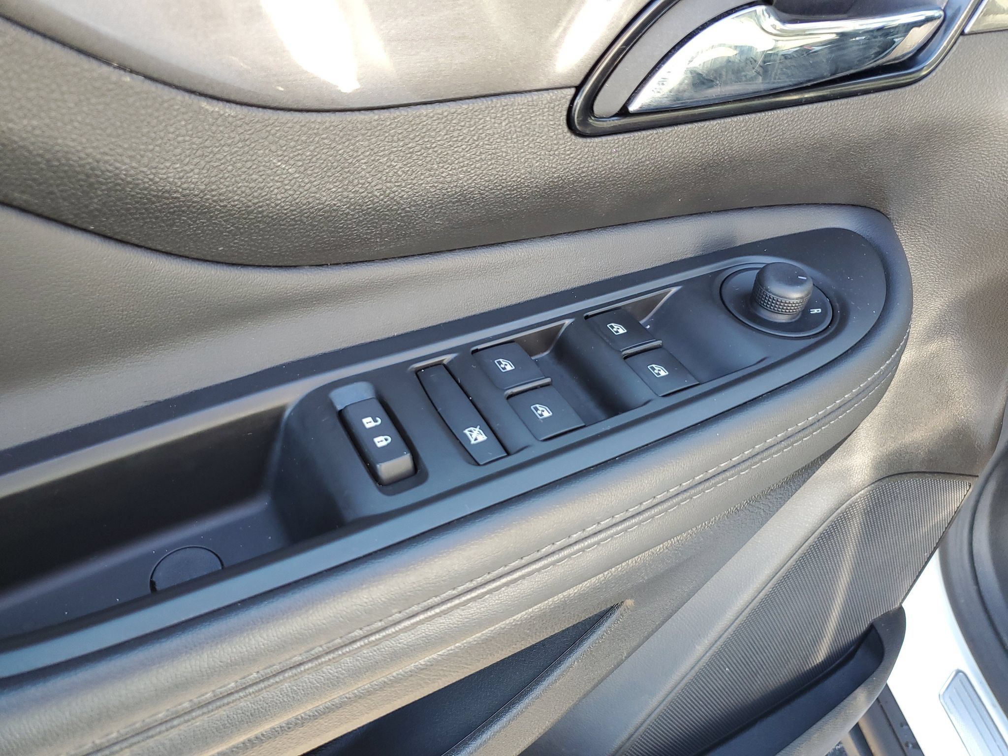 Used 2022 Buick Encore Preferred w/ Safety Package FWD image 13
