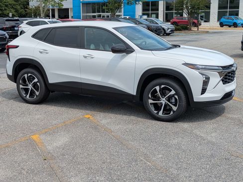 New 2026 Chevrolet Trax RS FWD image 2