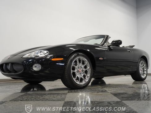 Used 2002 Jaguar XK8 Convertible image 21