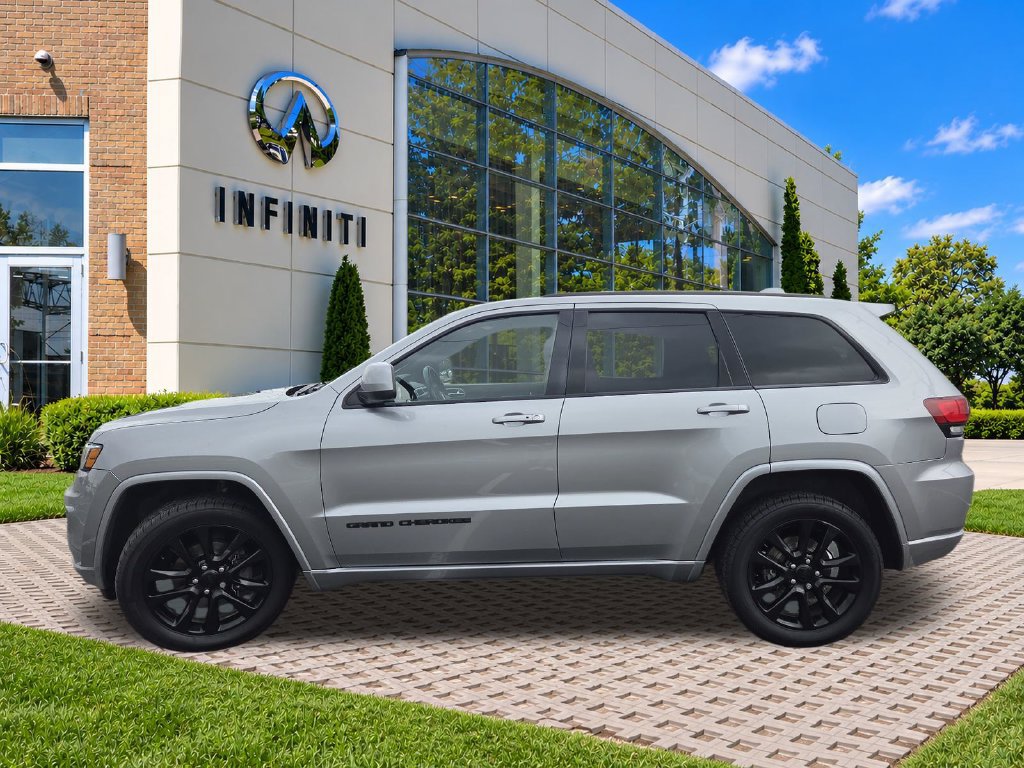 Used 2018 Jeep Grand Cherokee Altitude AWD/4WD image 6
