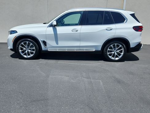 Used 2026 BMW X5 xDrive40i w/ Parking Assistance Package AWD/4WD image 4