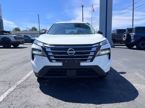 Used 2024 Nissan Rogue S FWD image 3