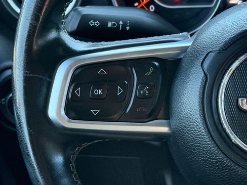Used 2018 Jeep Wrangler Unlimited Sahara w/ LED Lighting Group AWD/4WD image 19