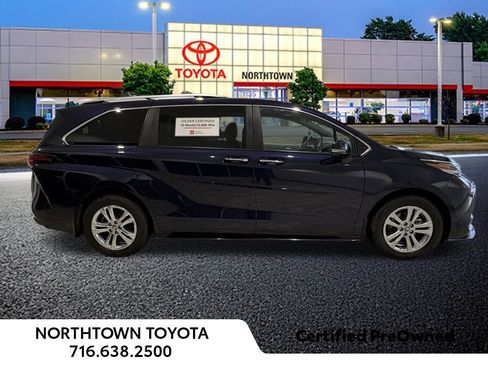 Used 2023 Toyota Sienna Platinum image 13