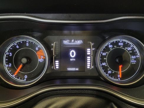 Used 2019 Jeep Cherokee Latitude w/ Popular Appearance Group FWD image 23
