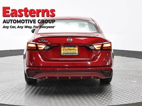 Used 2025 Nissan Altima 2.5 SV FWD image 6